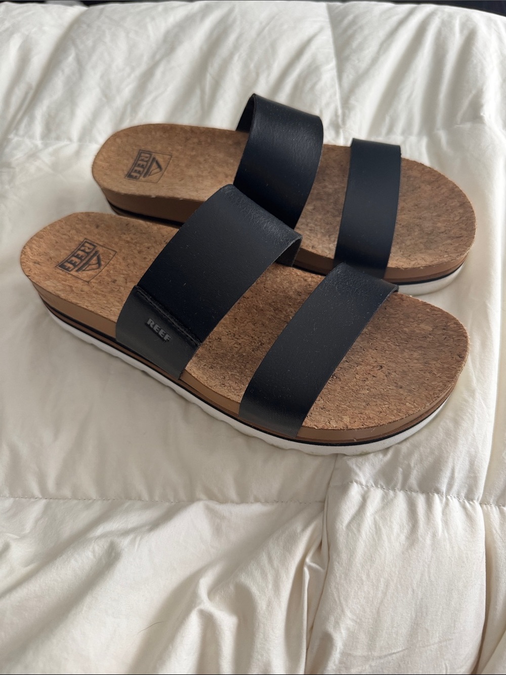 Reef Cushion Vista Hi Sandals- Black 2 Strap Wms 8